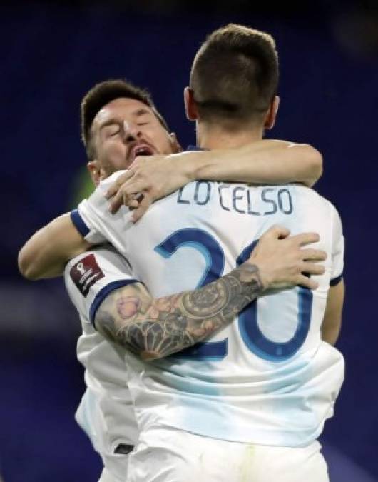 Messi celebró el gol con Lo Celso, quien le dio la asistencia.