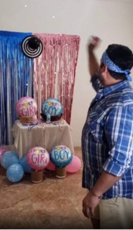 Suly y Carlos tuvieron que improvisar una fiesta de dos, ya que debido a la crisis del COVID-19 no pudieron hacer una celebración familiar que tanto deseaban.