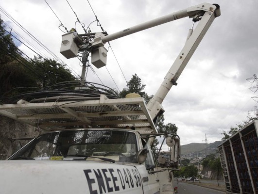 Aprueban bases de concurso para distribución eléctrica