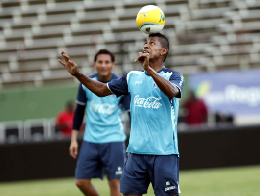 Suárez paró el mismo once en el estadio Nacional de Kingston
