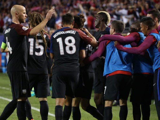 Estados Unidos revive vapuleado a Costa Rica