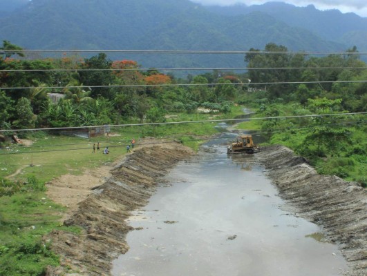 Canalizan río Bermejo para evitar inundaciones en San Pedro Sula