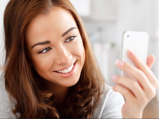 Mujer se dispara en la cabeza al tratar de tomarse una 'selfie'