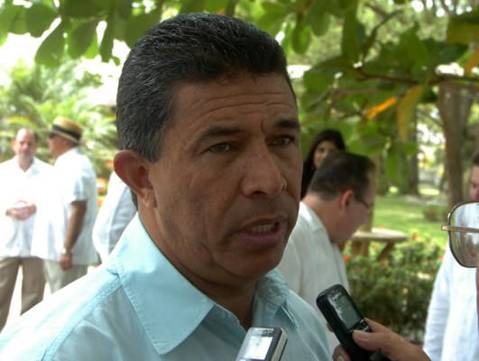 Hernández ofrece L8 millones para muelle fiscal de La Ceiba
