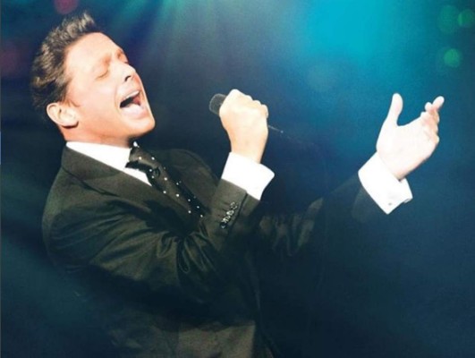 Luis Miguel fue captado con varias mujeres semidesnudas