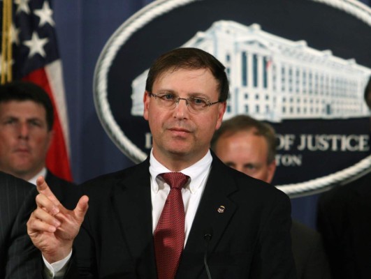 Renuncia el jefe de la DEA tras desacuerdo con Trump