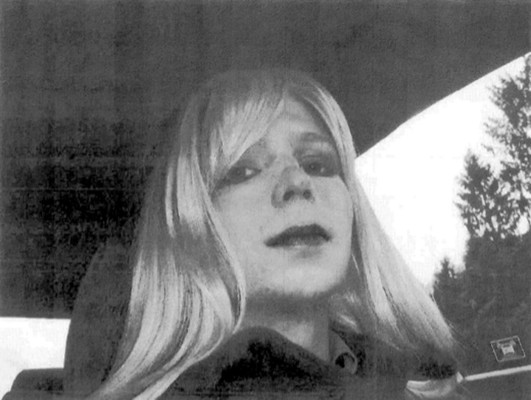 Chelsea Manning sale de prisión tras indulto de Obama