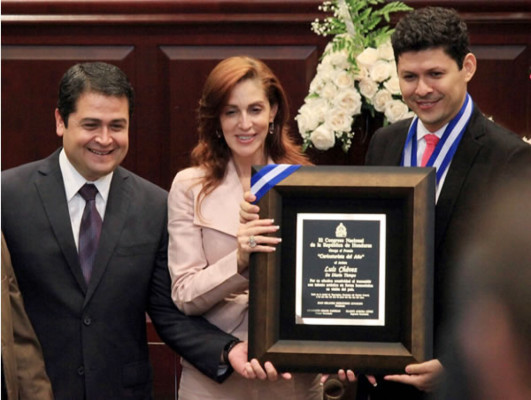 Congreso entrega premios a periodistas de Honduras