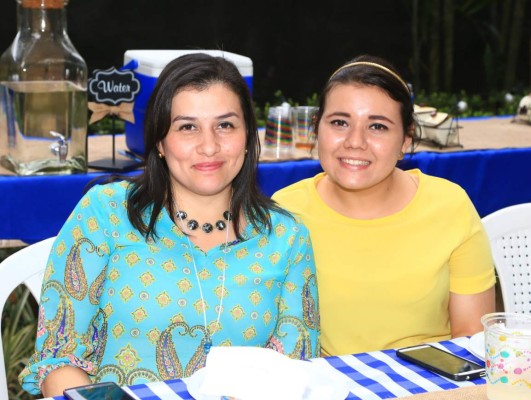 Fiesta maternal para Gloria Pineda