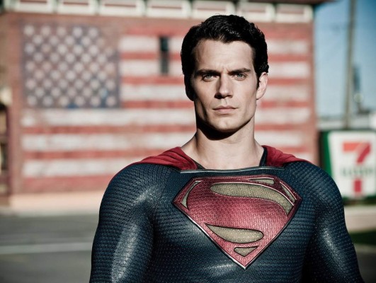 Henry Cavill actúa por dinero