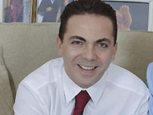 Cristian Castro llega a México y desmiente separación