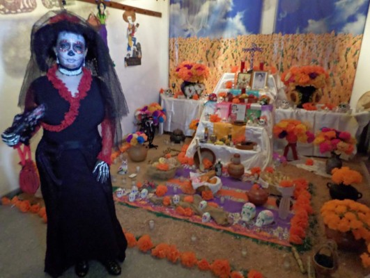 Exhibición mexicana sobre el Día de los Muertos estará un mes en el Museo de Antropología