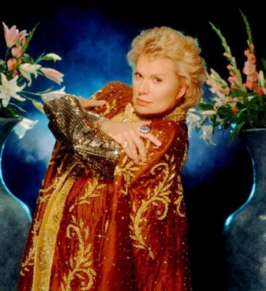 En 2015 Walter Mercado anunció que recibió, a través de un encuentro del cuarto tipo, instrucciones de Dios para redactar una secuela de la Biblia. <br/><br/>'Es la primera vez que hablo con él, me pidió ser intermediario como los viejos profetas , para dictarme la segunda parte de la Biblia. Me siento muy honrado, un gran poder conlleva una gran responsabilidad”, afirmó Mercado.<br/>