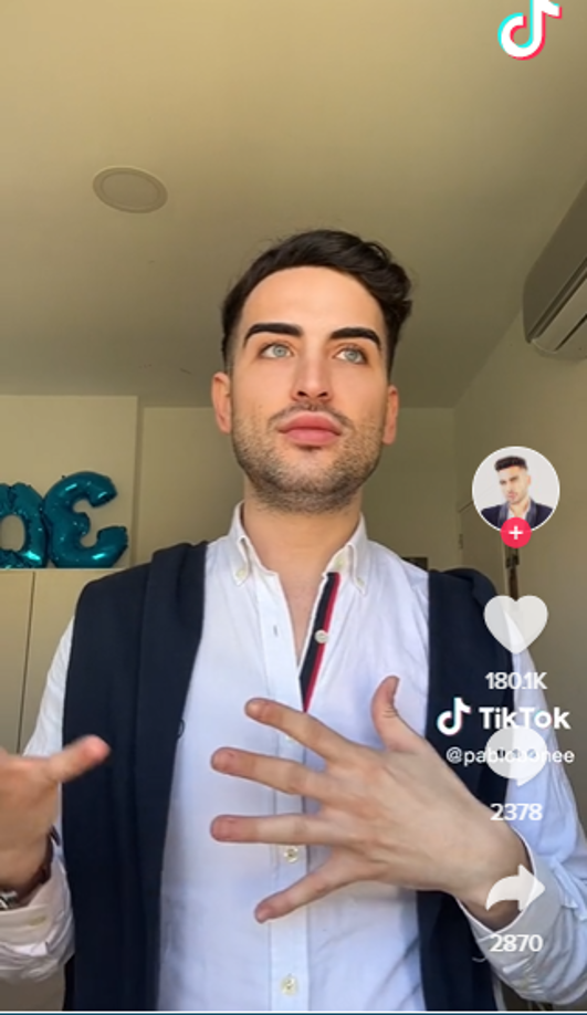 Y continuó: “Coincidimos varias veces trabajando en la tienda, ella estaba en la sección de mujer y yo en la de hombre, yo ya había visto a Cristiano varias veces en la tienda antes de que se conocieran”.