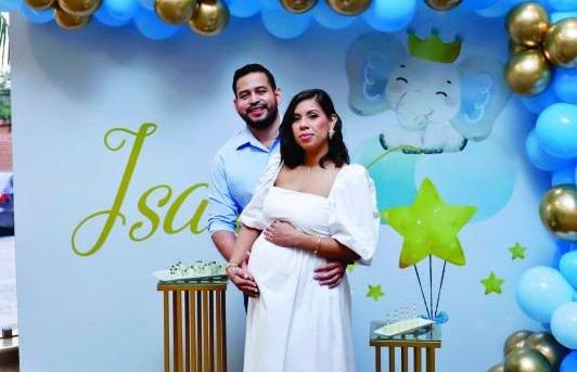 Los esposos Carías Cuadra celebran su baby shower con amor