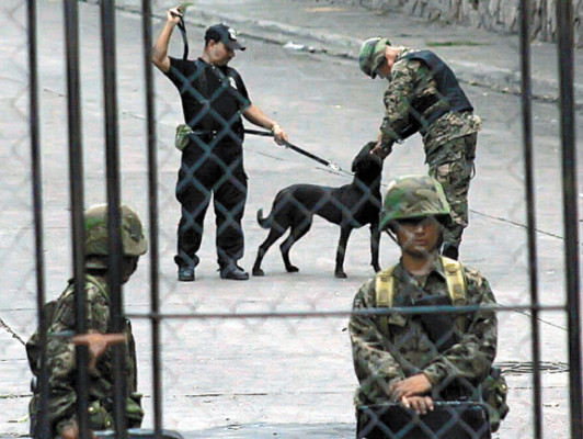 Zelaya dice que su ofensiva es pacífica