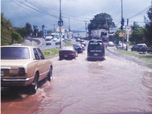 Tormenta deja inundaciones en varios sectores de Tegucigalpa