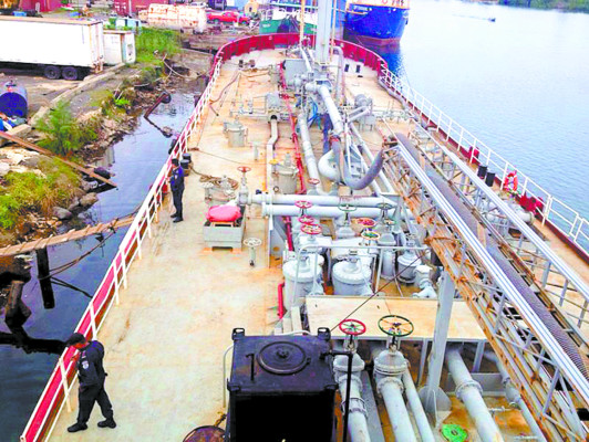 Prisión para ocho tripulantes de barco