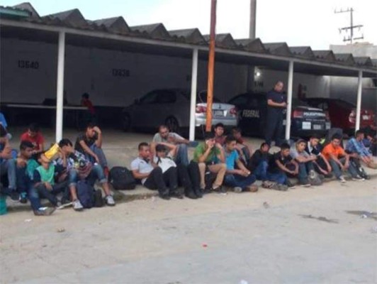 Rescatan en México a 111 migrantes centroamericanos