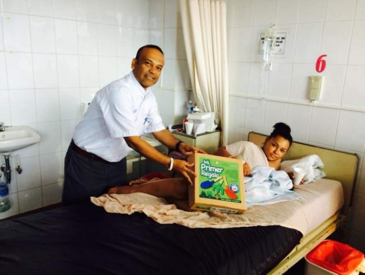 Insólito regalo de ministro a parturientas en el Hospital Escuela