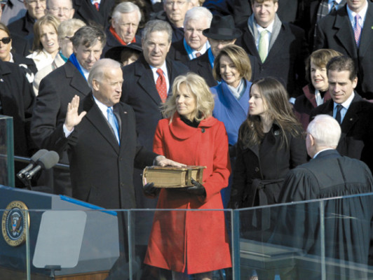 Juró con la Biblia que usó Abraham Lincoln