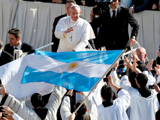 Vibrante recibimiento al primer papa latino