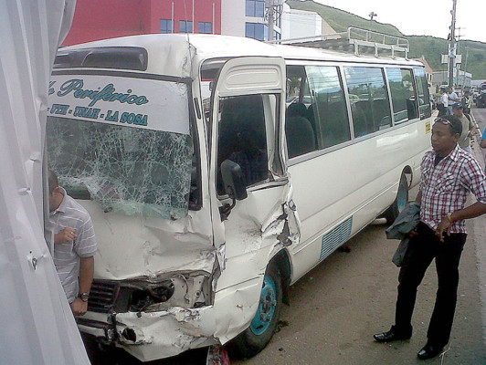 Accidente de tránsito en Tegucigalpa deja tres heridos de gravedad