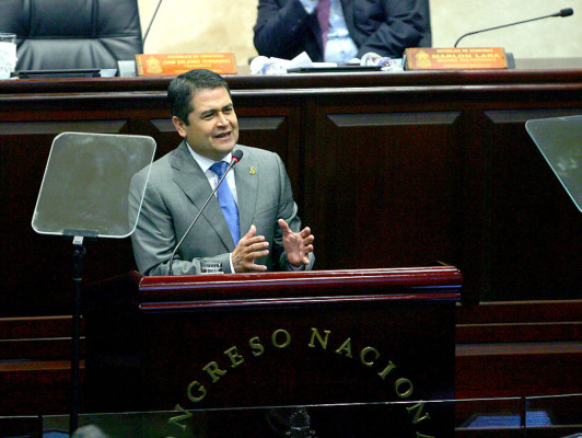 Juan Orlando Hernández deja el Congreso Nacional