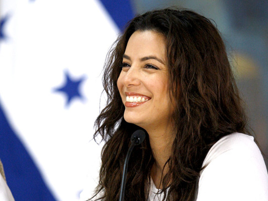 Eva Longoria y Howard Buffett donan $1 millón a Honduras