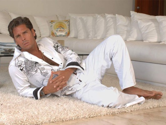 Roberto Palazuelos solo aprueba la adopción gay en películas