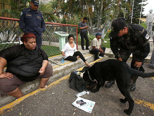 Detienen a tres personas en posesión de granadas de alto poder destructivo