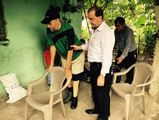 Una prótesis le cambió su vida después de siete años atado a una silla de ruedas