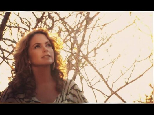 El escote de Lucero impactó en la pelea entre Canelo Álvarez y Gennady Golovkin