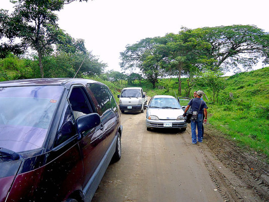 Habilitan dos vías alternas para paso de la carretera Panamericana