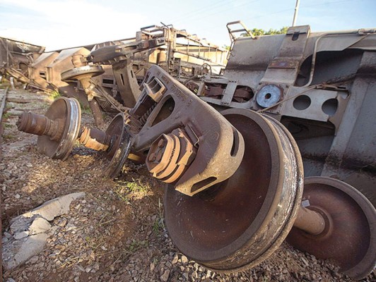 Se descarrila La Bestia con más de 1,300 migrantes en México