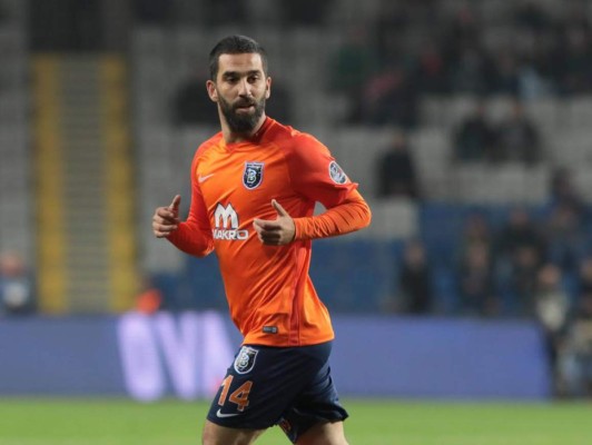 Arda Turan a un paso de ir a la cárcel tras romperle la nariz a cantante