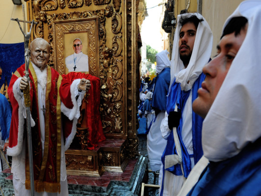 El Papa Francisco celebra el primer Viernes Santo de su pontificado
