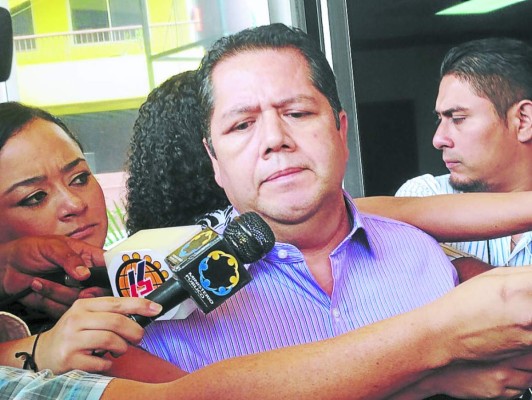 'Tengo un bono de 3 millones; mis ingresos son enormes”: exdirector del Injupemp Andrés Torres