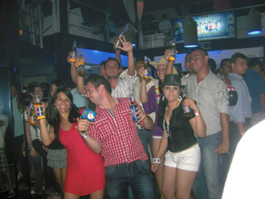 En junio se sabrá quién es el Barena Host de E!