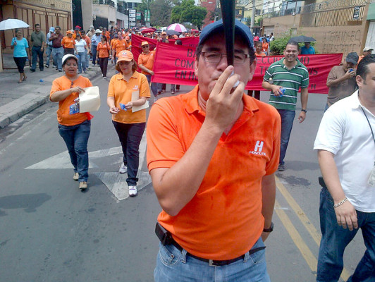 Empleados de Hondutel marchan en Tegucigalpa para exigir presupuesto