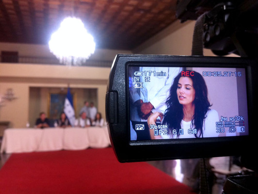 Eva Longoria y Howard Buffett donan $1 millón a Honduras