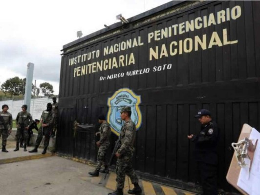 Remueven de sus cargos a directores de cárceles de La Ceiba y Támara