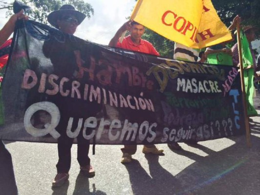 Desalojan a indignados que se habían tomado carretera