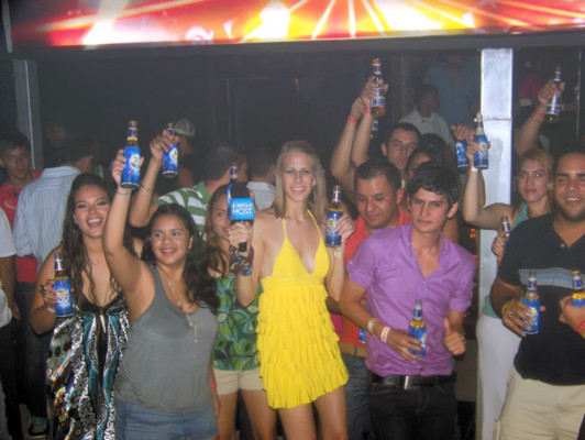 En junio se sabrá quién es el Barena Host de E!