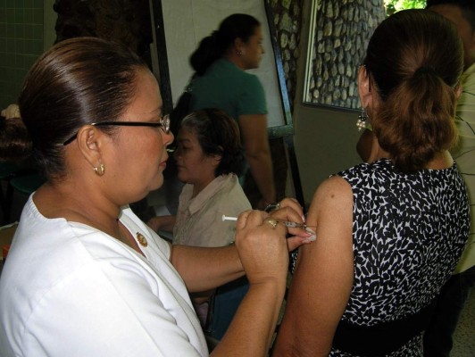 Piden a hondureños que viajarán a Brasil aplicarse vacuna