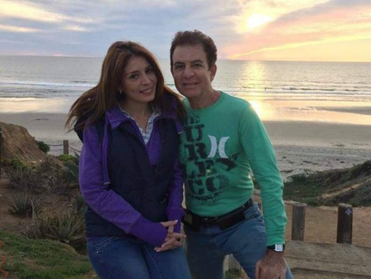 Salvador Nasralla tramita constancia de soltería