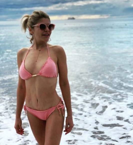 Itatí Cantoral posa en bikini sin miedo a las críticas por sus estrías