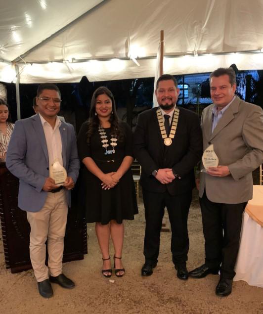 Luis Bustillo (Senado JCI Tegucigalpa), Jackeline Lope (Presidente JCI SPS), Jorge Betancourt (Presidente JCI Honduras) y Ramón Fuentes (Presidente Senado JCI SPS)