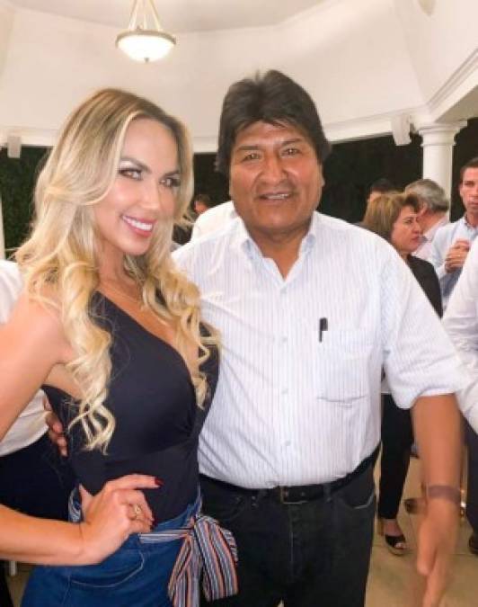 En sus redes la doctora 'hot', como fue apodada por los medios, presume sus viajes y fiestas, donde se codea con personajes importantes como el presidente de Bolivia, Evo Morales.