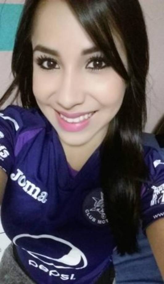 La bella mujer siempre ha mostrado su apoyo al portero.